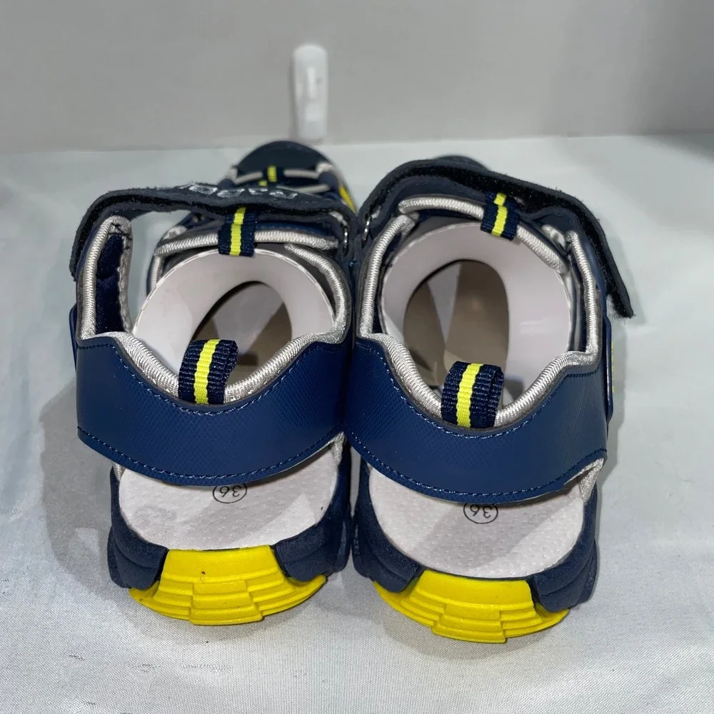 Rabbit‎ Boys Navy Blue Yellow Athletic Closed Toe Outdoor Sandals Size 36